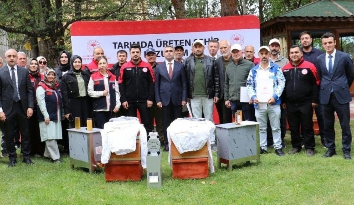 Erzurum İl Tarım ve Orman Müdürü Kenger, organik arıcılara sertifika verdi