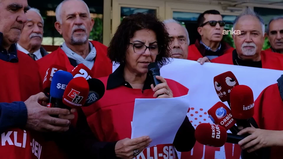 Eskişehir'de emekliler SGK önünde seyyanen zam talebiyle eylem yaptı