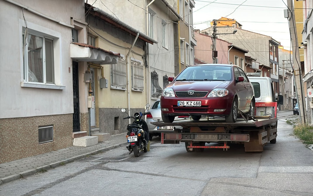 Eskişehir'de polisten kaçan ehliyetsiz sürücüye 400 bin TL ceza kesildi