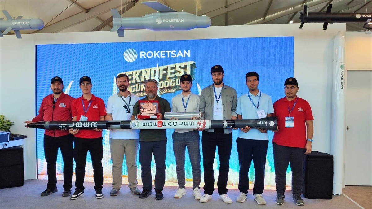EÜ Ege Eagles Roket Takımı, TEKNOFEST Güneydoğu'da En Güzel Roket Ödülü'nü kazandı