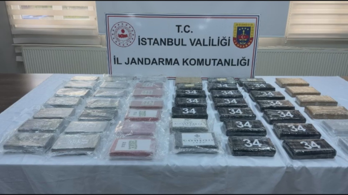 Eyüpsultan'da ihbar üzerine durdurulan araçtan 50 kilo kokain çıktı! 2 şüpheli gözaltında
