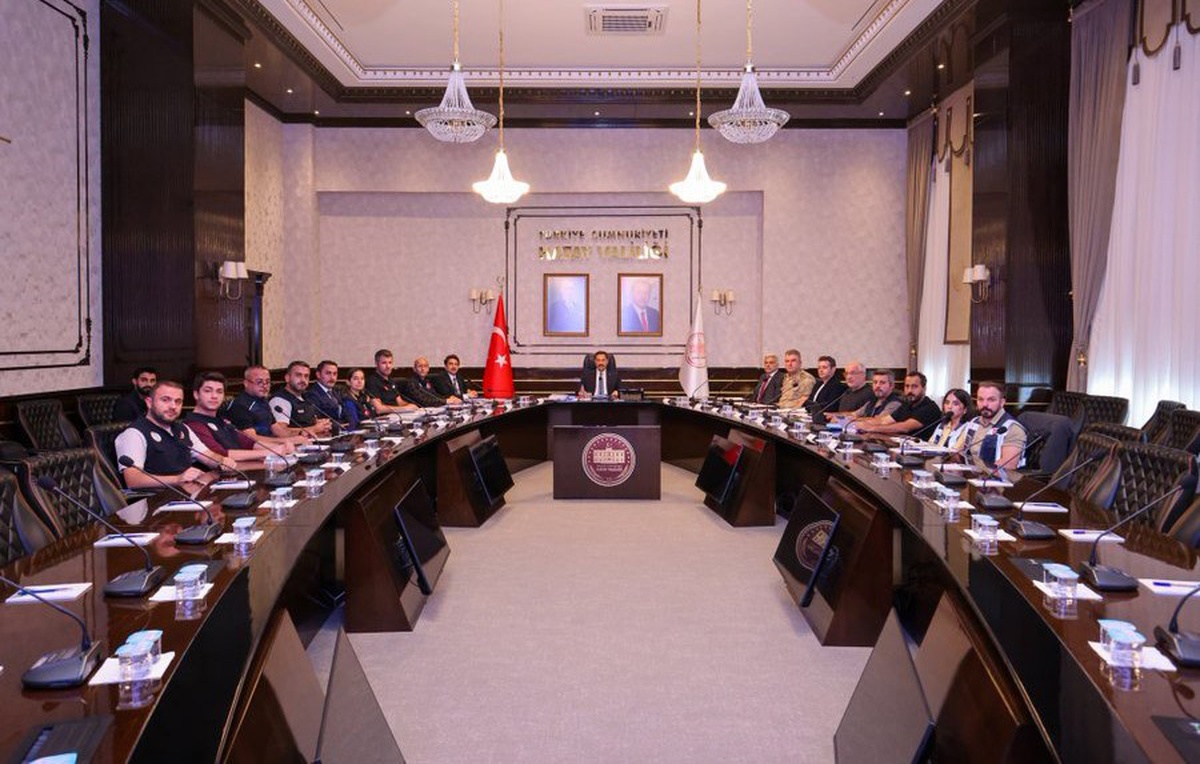 Hatay'da GEDAŞ toplantısında anahtar teslim süreçleri ve koordinasyon ele alındı