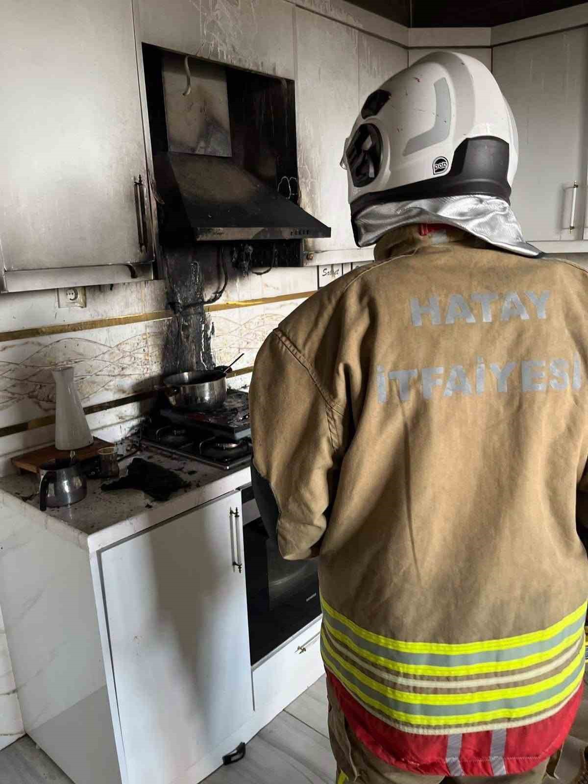 Hatay Reyhanlı'da evin mutfağında çıkan yangın kontrol altına alındı, ev zarar gördü