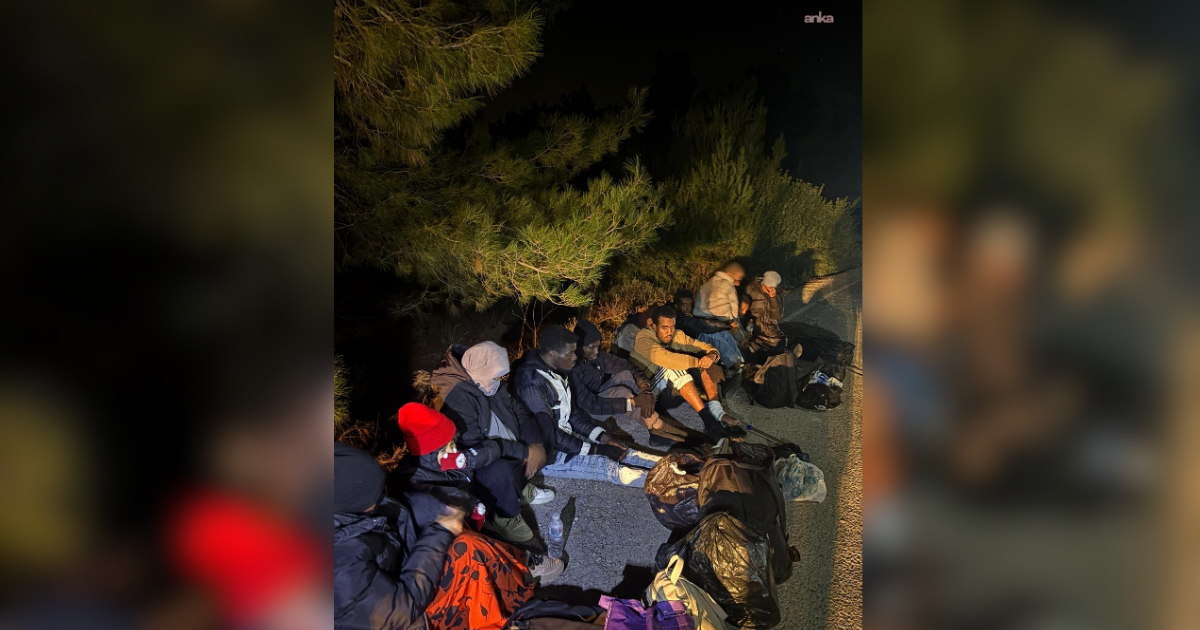 İzmir'de göçmen kaçakçılığı operasyonunda araçta 16 düzensiz göçmen bulundu