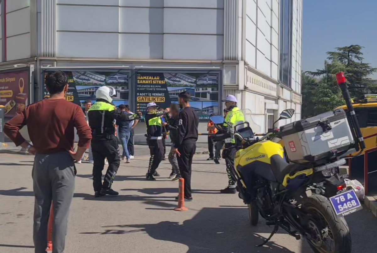 Karabük'te bıçağı boğazına dayayan kişi trafik polisince etkisiz hale getirildi