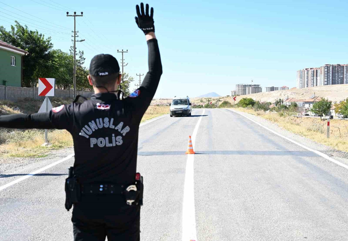Karaman'da bir haftalık polis denetiminde aranan 22 kişi yakalandı, 13'ü tutuklandı