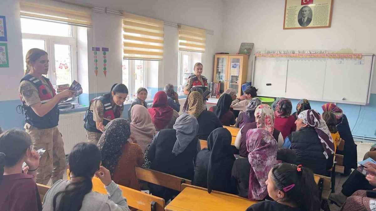 Kars İl Jandarma Komutanlığı, Eylül'de köylerde 152 kişiye KADES ve 6284'ü anlattı