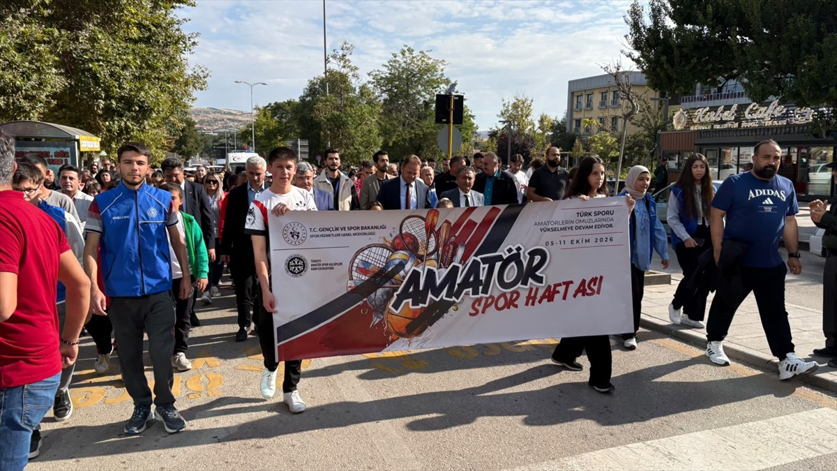 Kırıkkale'de Amatör Spor Haftası mehterli kortej yürüyüşüyle başladı