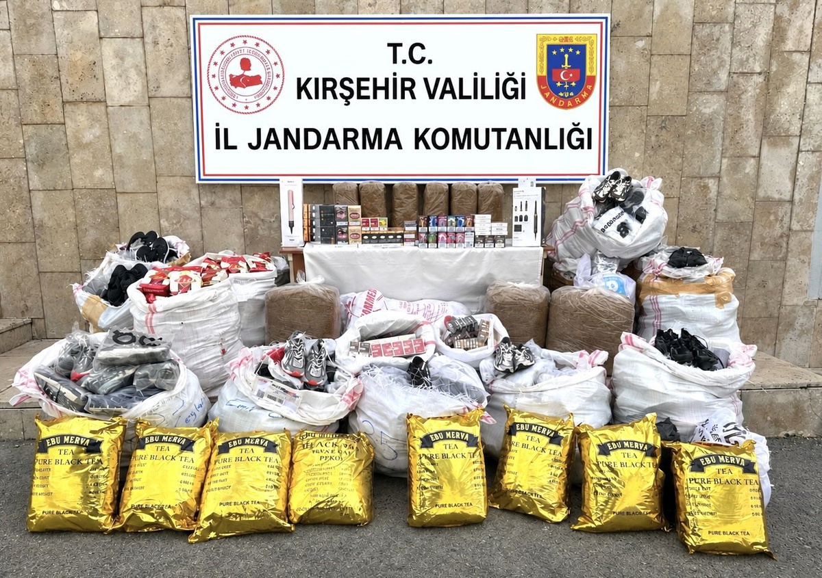 Kırşehir'de jandarma 2 milyon 800 bin liralık gümrük kaçağı ürün ele geçirdi