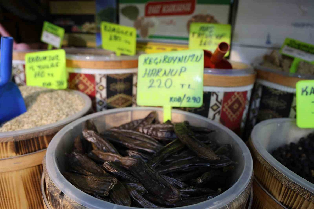 Kırşehir'de soğuk hava aktarlarda propolis ve pekmez satışını hareketlendirdi
