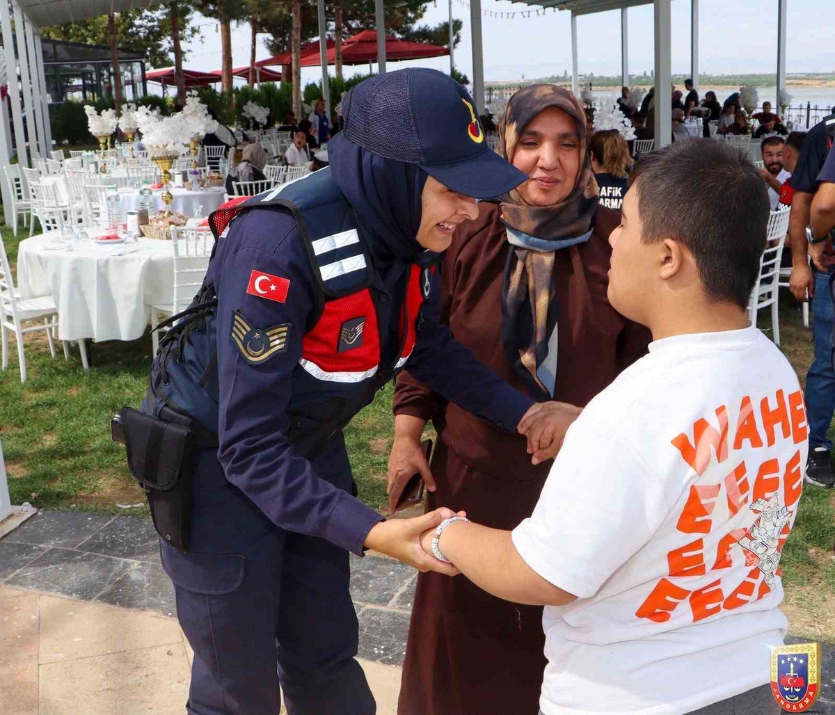 Malatya'da jandarma, özel çocuklarla Engelsiz Yaşam Merkezi gezisinde buluştu