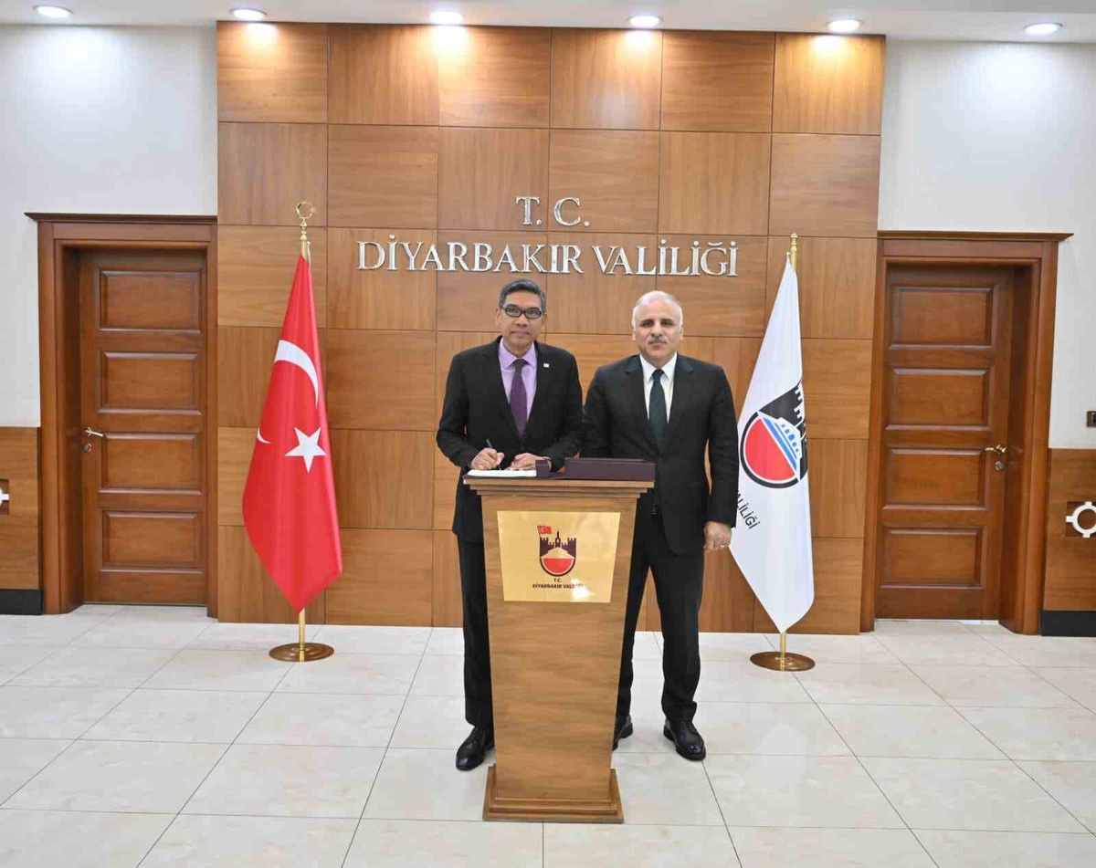 Malezya Ankara Büyükelçisi, Diyarbakır Valisi Zorluoğlu'na nezaket ziyaretinde bulundu