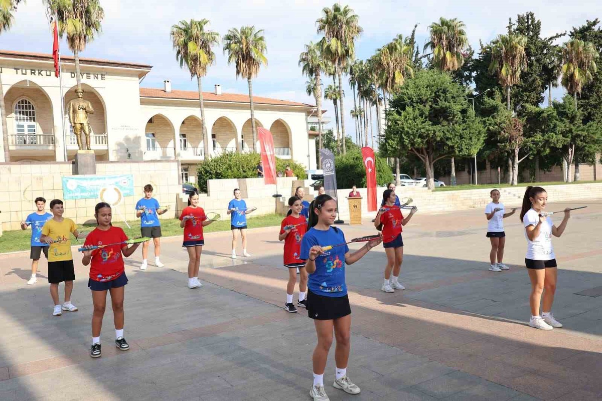 Mersin'de 5-15 Ekim Amatör Spor Haftası, Cumhuriyet Meydanı'nda törenle başladı