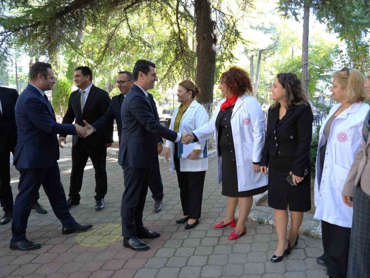 Milli Eğitim Bakan Yardımcısı Macit, Muğla'da turizm lisesinin atölyelerini gezdi
