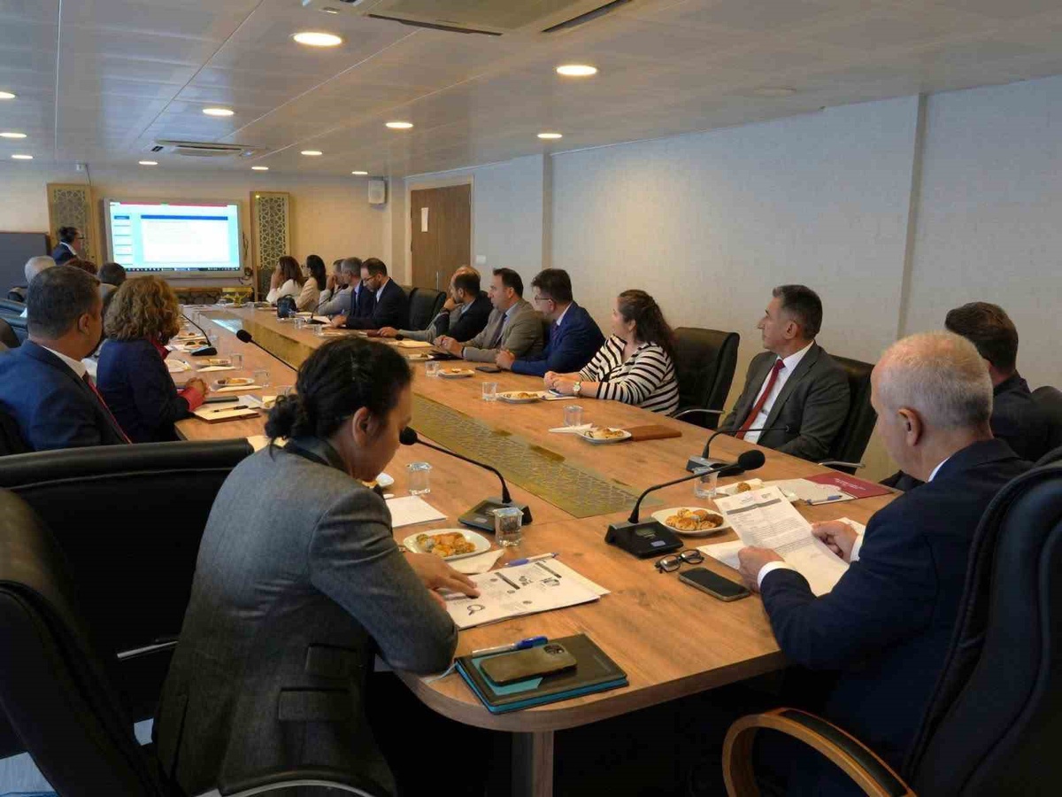 Muğla'da eğitim ve istihdam için toplanan komisyon gençler için projeleri görüştü