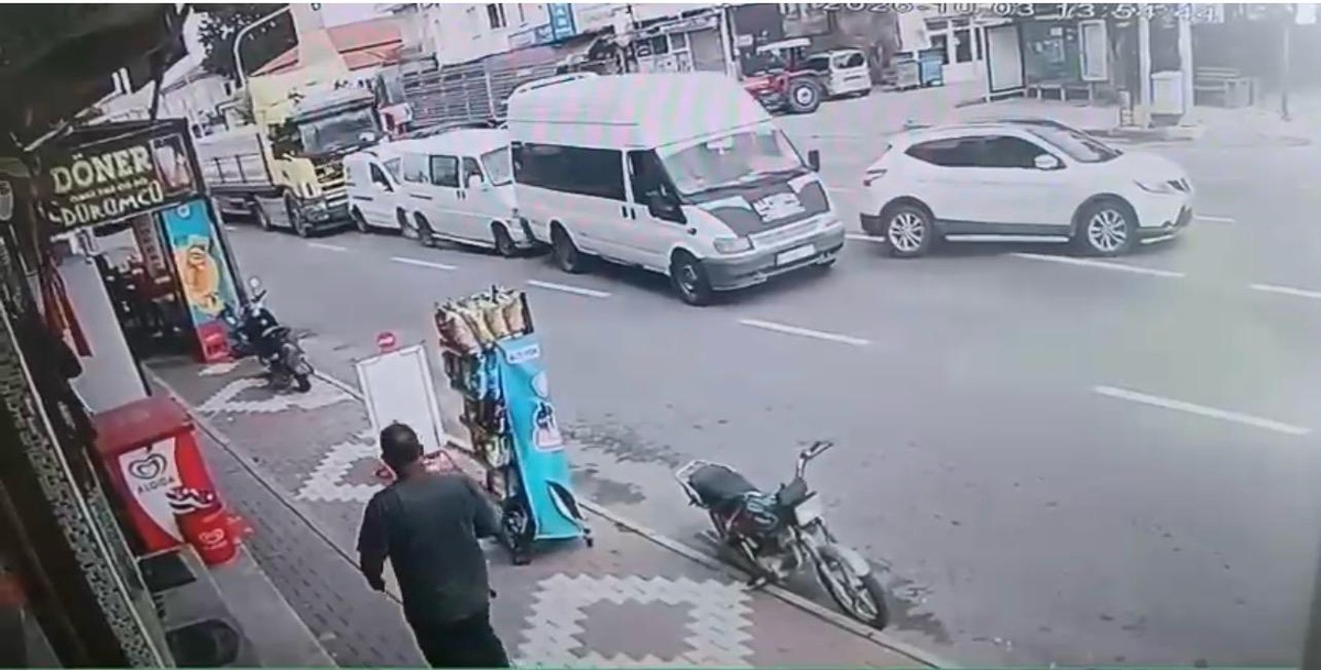 Nevşehir Kaymaklı'da zincirleme kaza kameraya yansıdı, 4 araç hasar gördü