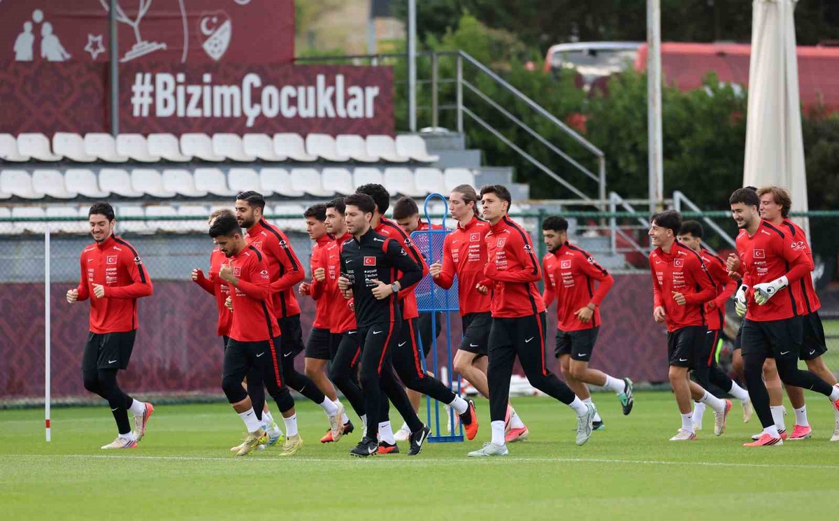 Play-off'u garantileyen Ümit Milli Takımı, Macaristan maçı hazırlıklarını bitirdi