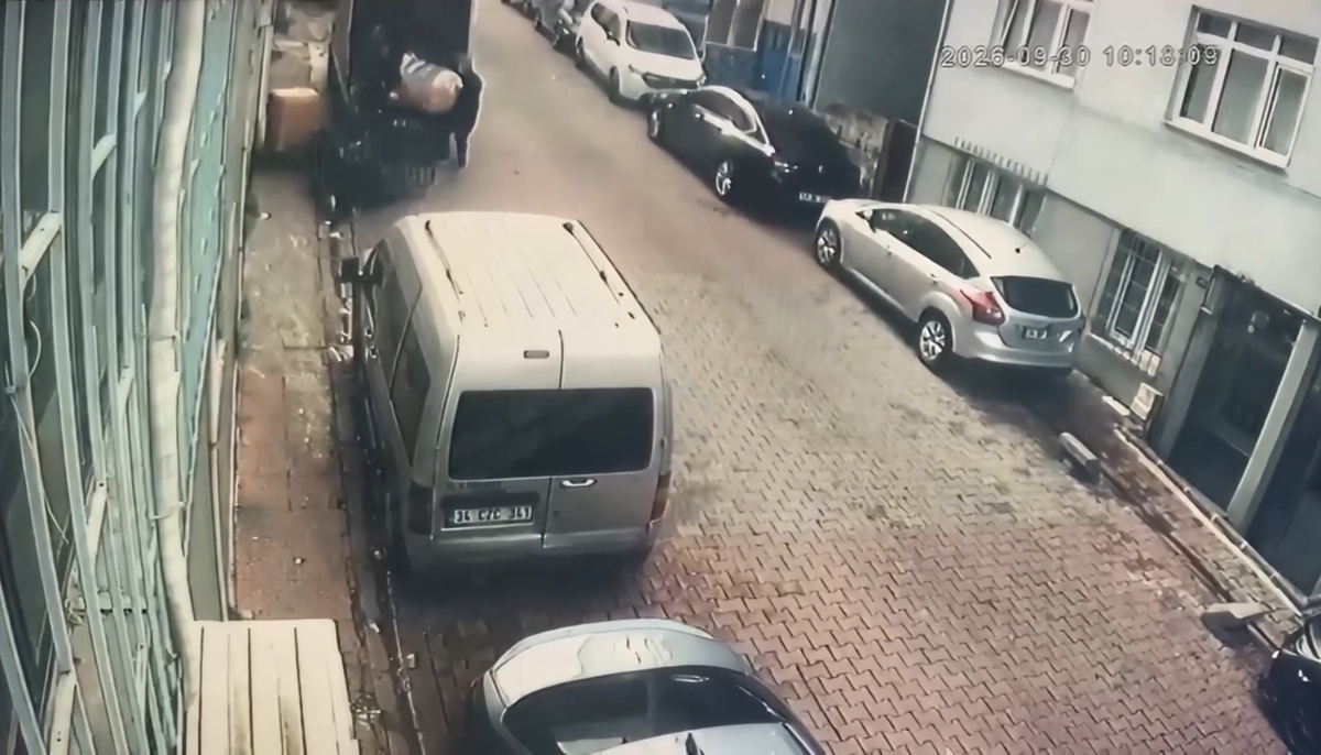 Polis, Kağıthane'de çöpteki kolilerden 643 bin 476 uyuşturucu hap deposuna ulaştı
