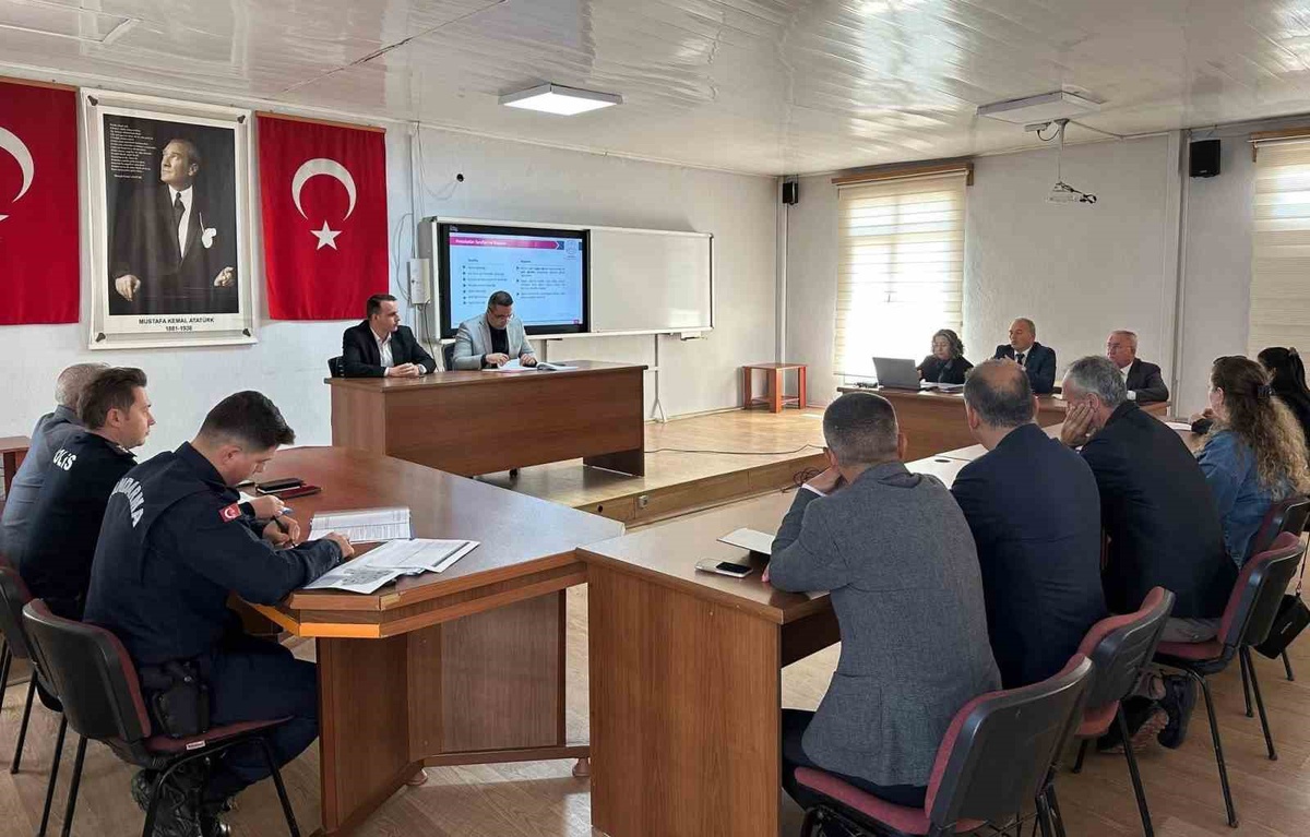 Sarıgöl'de 2026-2027 eğitim yılı öncesi okul güvenliği tedbirleri değerlendirildi