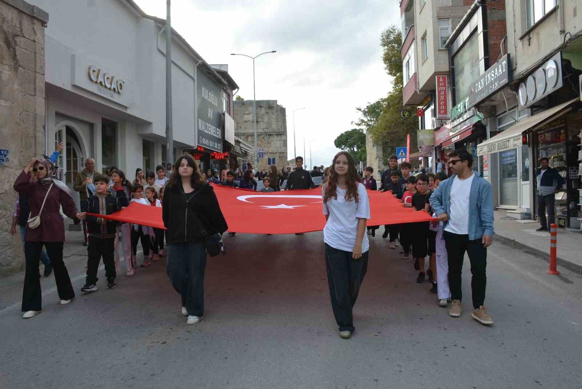 Sinop'ta Amatör Spor Haftası etkinlikleri kortej ve çelenk töreniyle açıldı