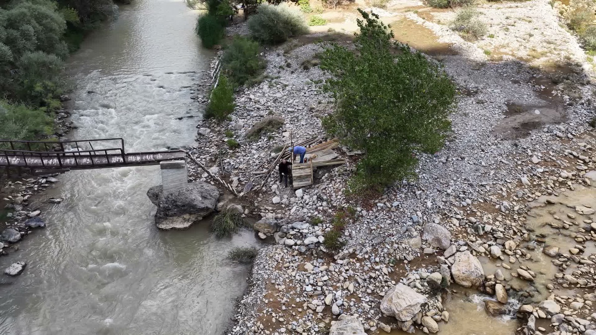 Tunceli'de köprü yıkıldı, Dokuzkayalar köylüleri devletten köprü ve yol istiyor