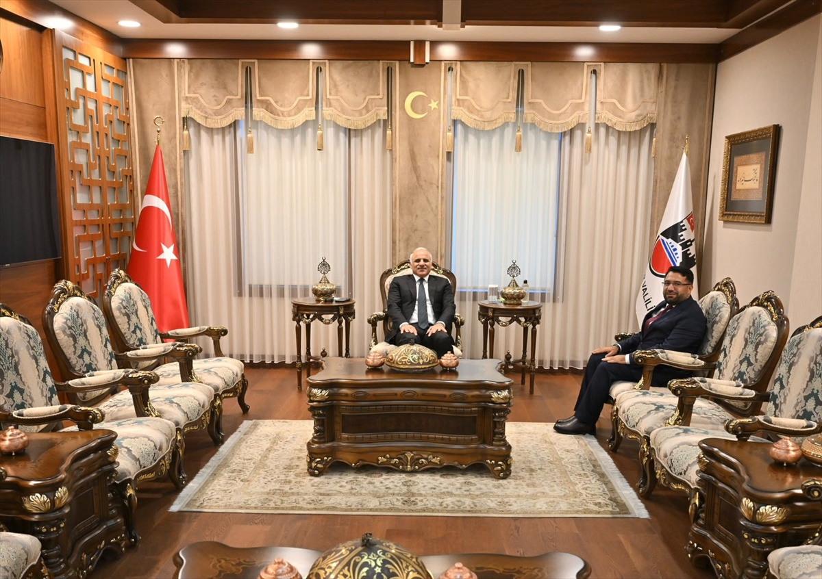Vali Zorluoğlu, yeni İl Müftüsü Fakirullahoğlu'nu Valilik binasında ağırladı