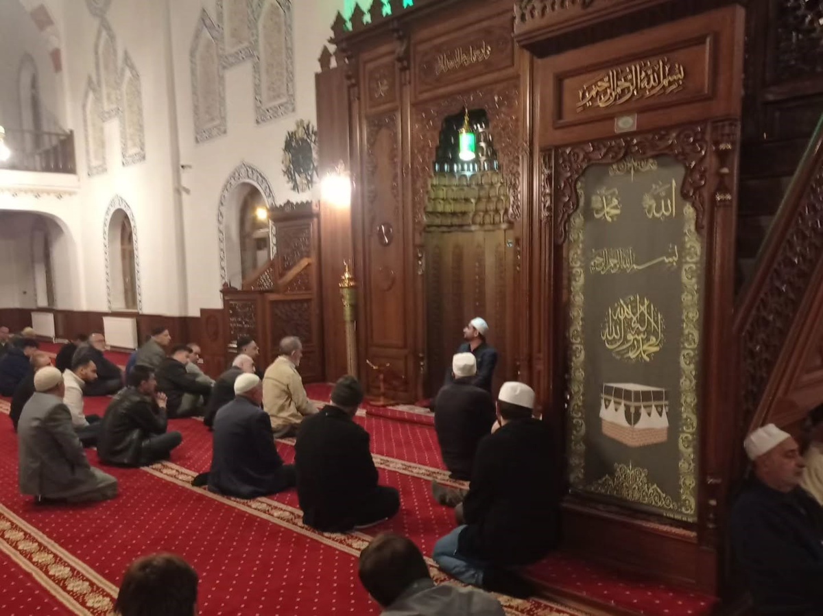 Van Tuşba'da Müftü Demirtaş, Yukarı Nurşin Camii cemaatiyle sabah namazında buluştu