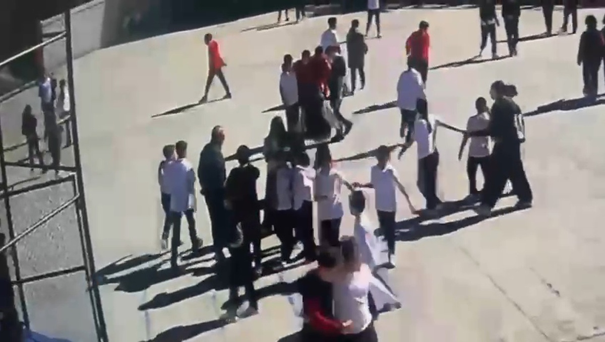 Zonguldak'ta öğretmen, nefes borusuna poğaça kaçan öğrenciyi Heimlich ile kurtardı