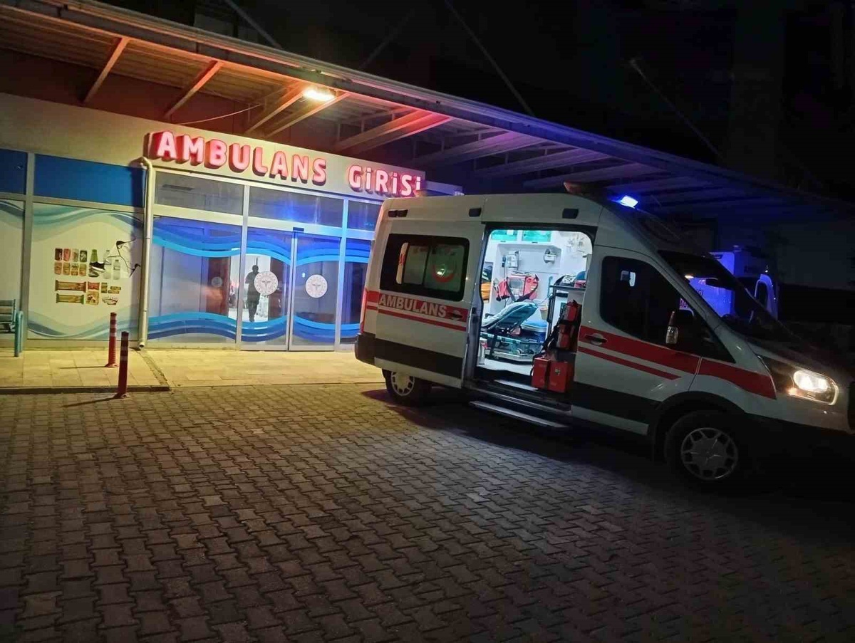 Adıyaman Gölbaşı'nda kontrolden çıkan otomobil şarampole devrildi, 4 kişi yaralandı