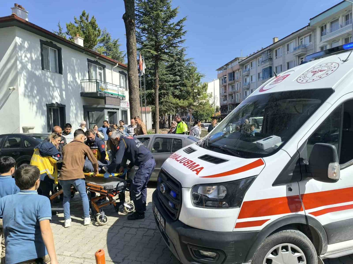 Afyonkarahisar Şuhut'ta devrilen motosikletin sürücüsü yaralandı
