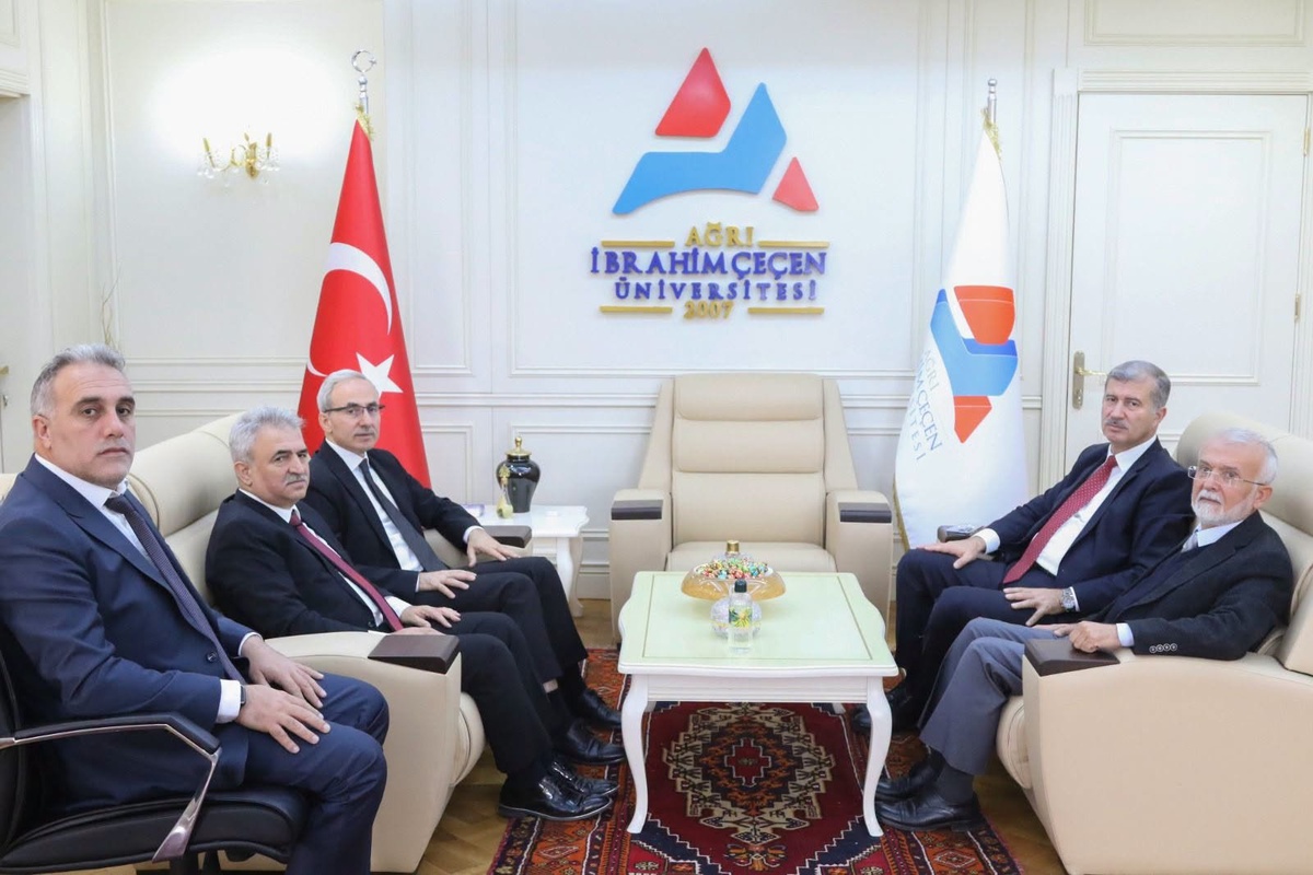 AİÇÜ Rektörü Gülçin, akademisyenleri ağırlayıp Ahmed-i Hânî Sempozyumu'nu ele aldı