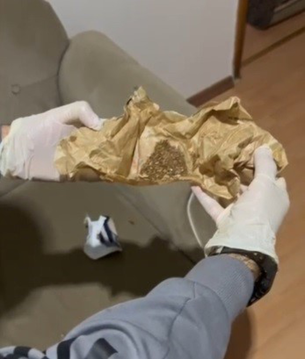 Aksaray'da narkotik operasyonunda 8 şüpheli tutuklandı, ruhsatsız tüfek ele geçirildi
