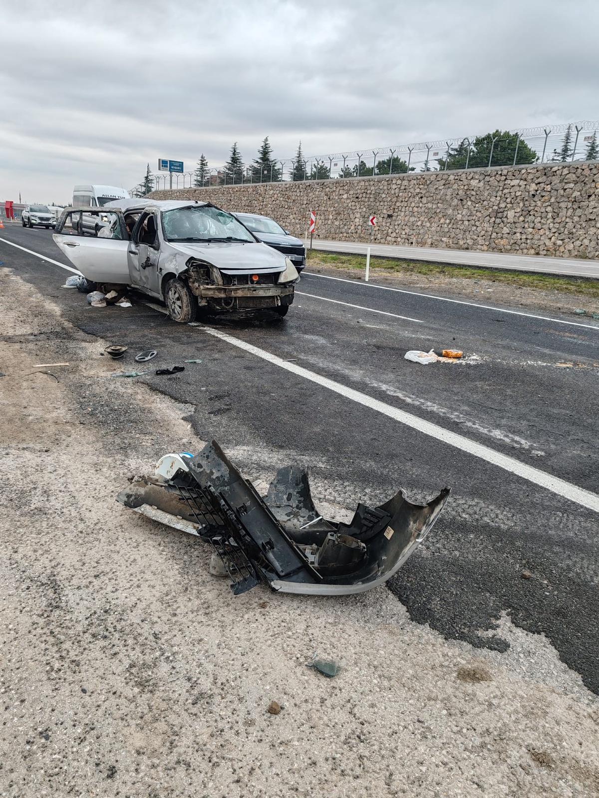 Aksaray-Nevşehir çevre yolunda iki otomobil çarpıştı, 7 kişi yaralandı
