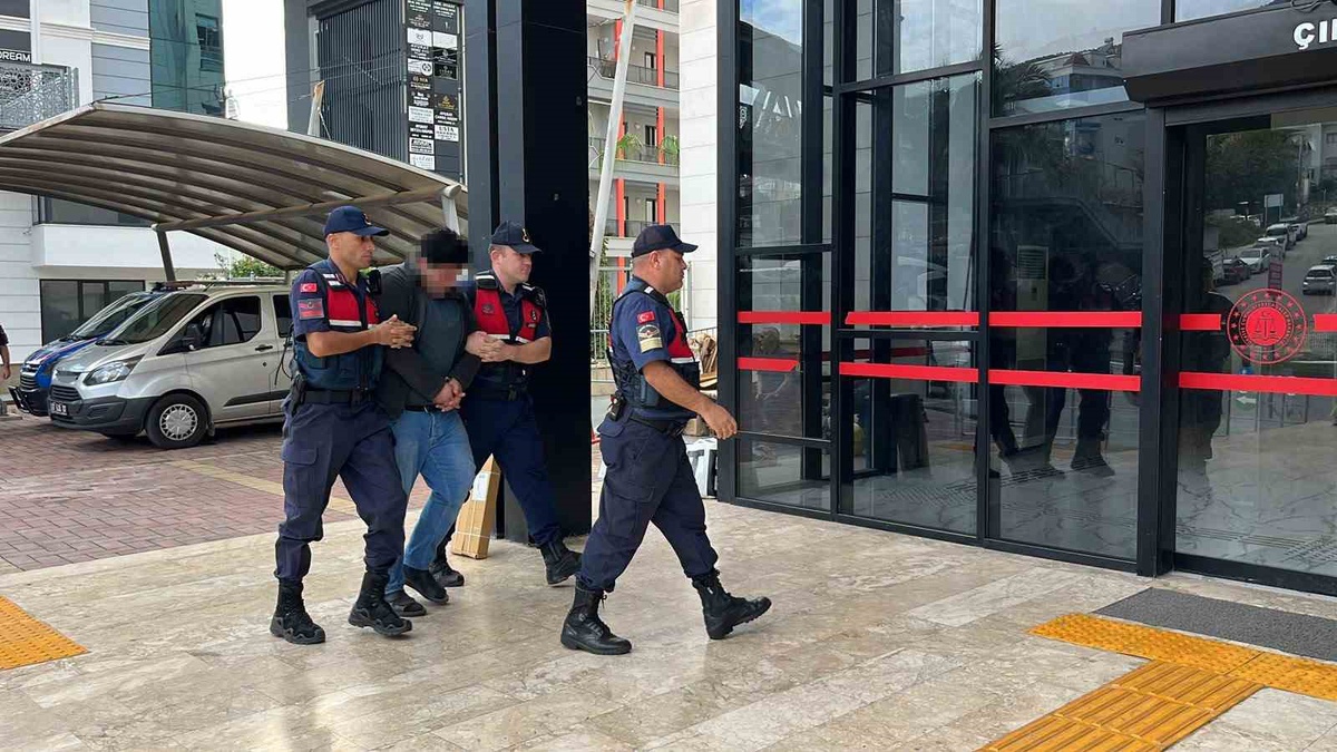 Alanya'da iki kuşa vahşeti sosyal medyada paylaşan şüpheli tutuklandı