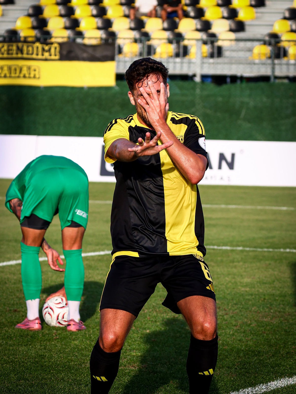 Aliağa FK, Erbaaspor'u 4-2 yendi; 5 maçta 4 galibiyetle zirve yarışını sürdürdü