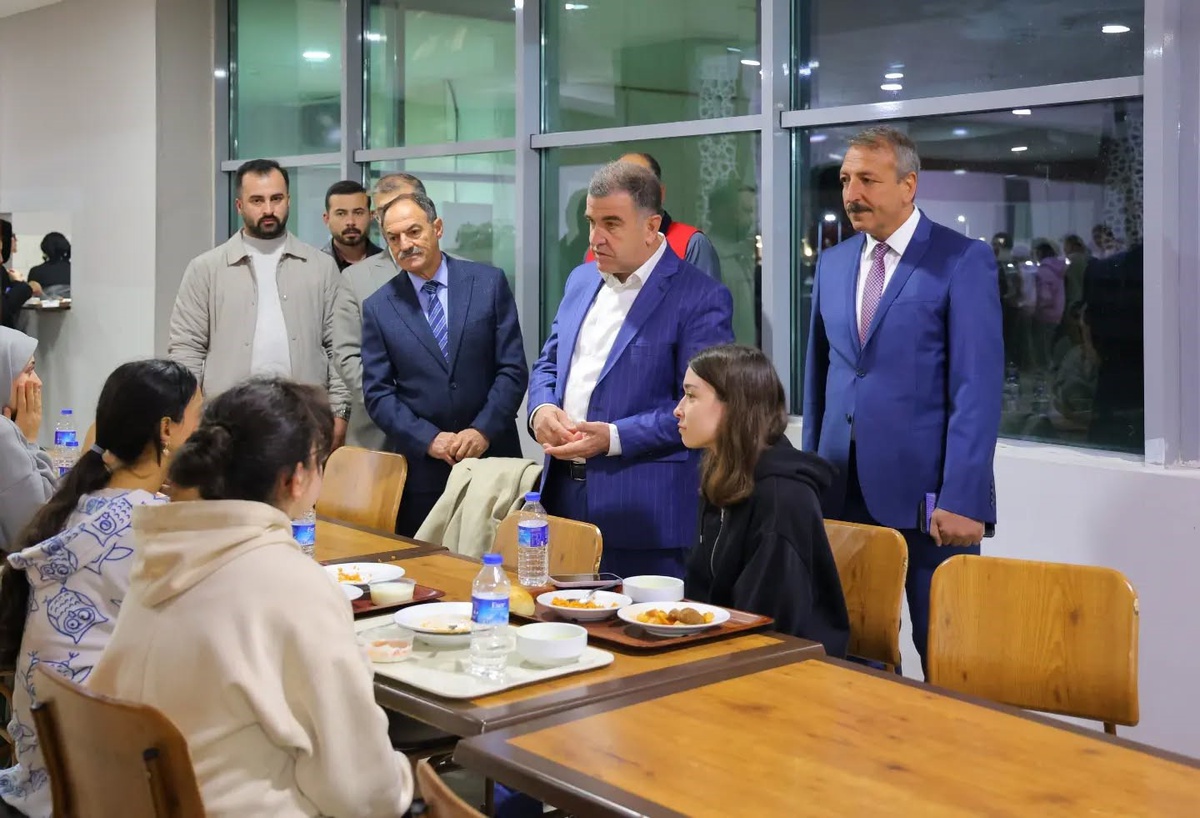 Bayburt Valisi Eldivan, KYK yurtlarında inceleme yaptı ve öğrencileri dinledi