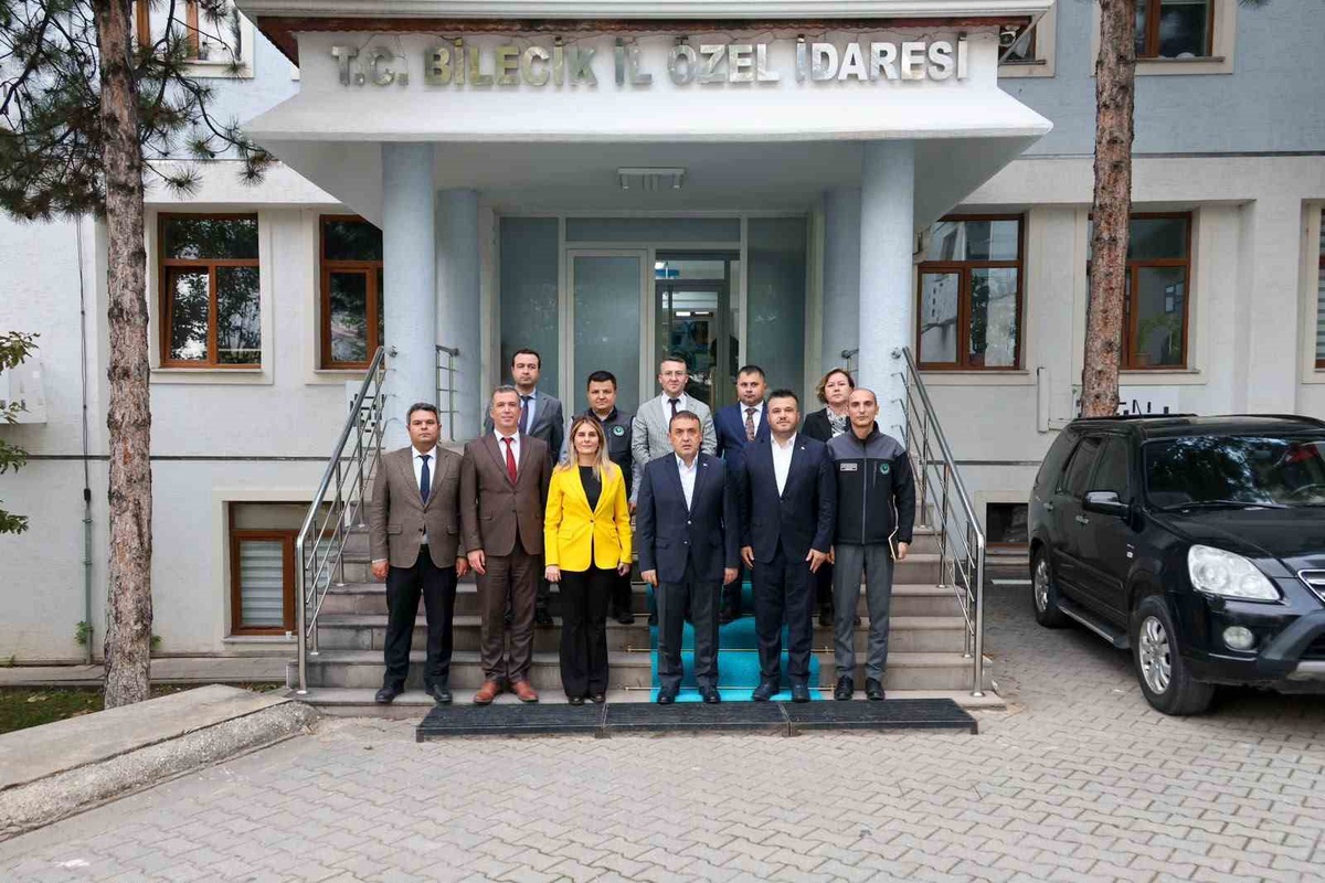 Bilecik Valisi Faik Oktay Sözer, İl Özel İdaresi çalışmalarını değerlendirdi