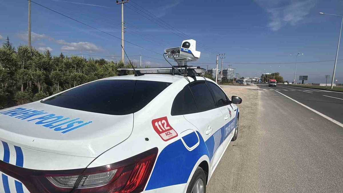 Bolu D-100'de Trafiradar hız ihlalinde plakalara 2 bin ila 30 bin lira ceza kesildi