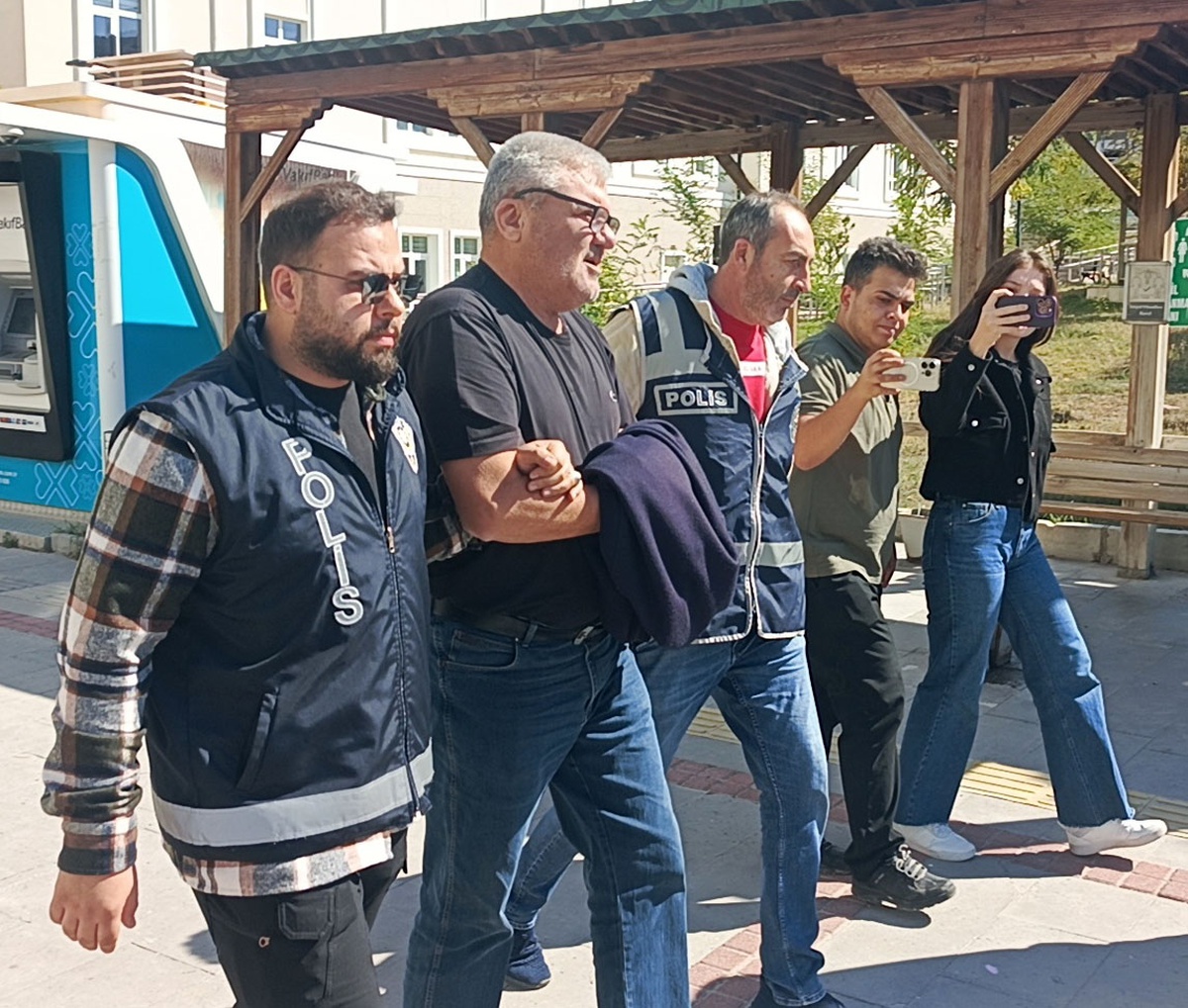 Burdur'da yerel site sahibi Hasan Güraksu yanıltıcı bilgiyi yayma suçundan tutuklandı