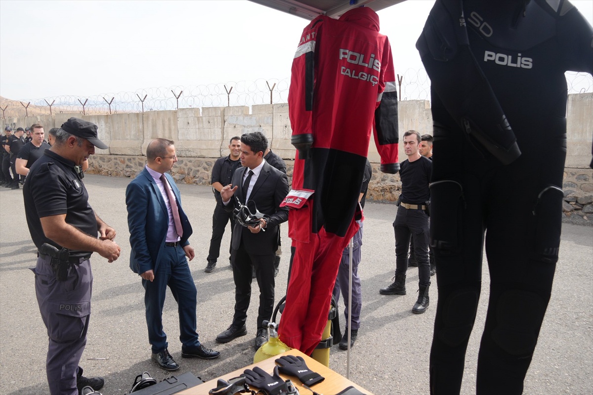 Cizre Kaymakamı Baycar, Sualtı Grup Amirliğini ziyaret etti ve personelle görüştü