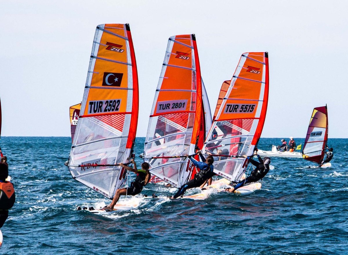 Foça'daki TYF Yelken Ligi'nde 110 sporcu yarıştı, Elif Bayram Dakar'a gidecek