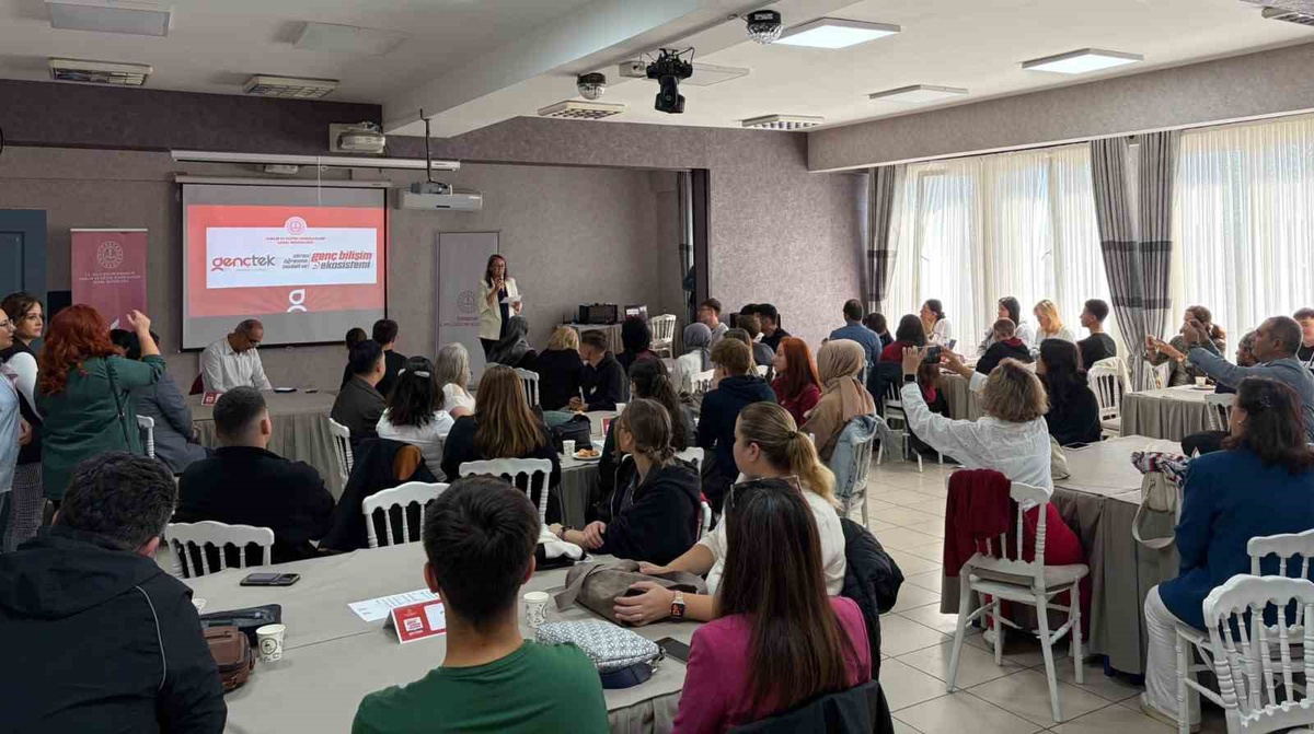 GençTek Eskişehir tanışma ve planlama toplantısına 39 öğretmen ve 47 öğrenci katıldı