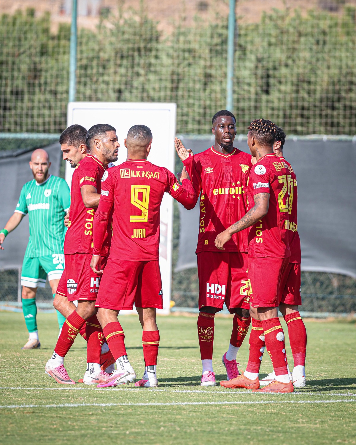 Göztepe'de 3 sakat ve 1 cezalı oyuncu döndü, takım Eyüpspor deplasmanına hazırlanıyor