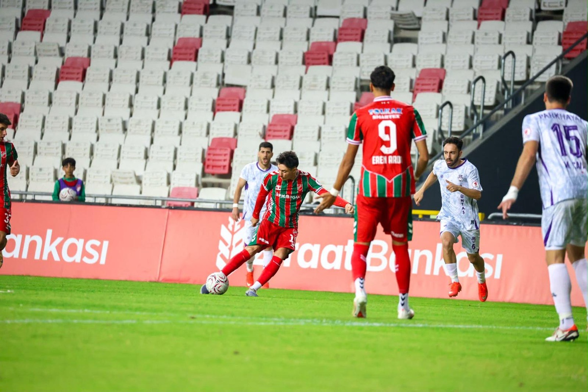 Karşıyaka, 1923 Afyonkarahisarspor'u 3-1 yenip Ziraat Türkiye Kupası'nda tur atladı