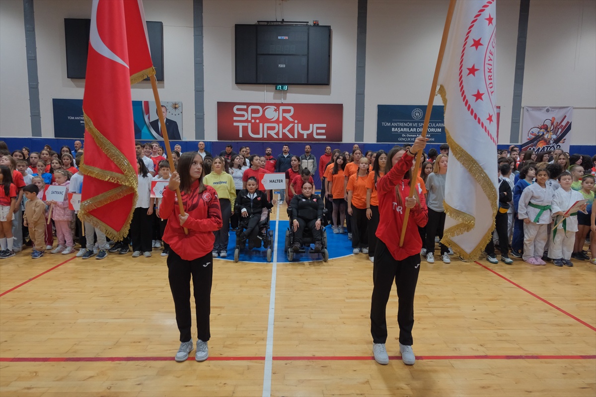 Kırklareli'nde Amatör Spor Haftası töreninde 7 bin 42 sporcu kayıtlı olduğu açıklandı