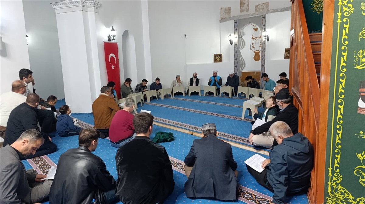 Kırklareli Vize'de öğrenciler hayvan bakımevini ziyaret etti, hadis halkası yapıldı