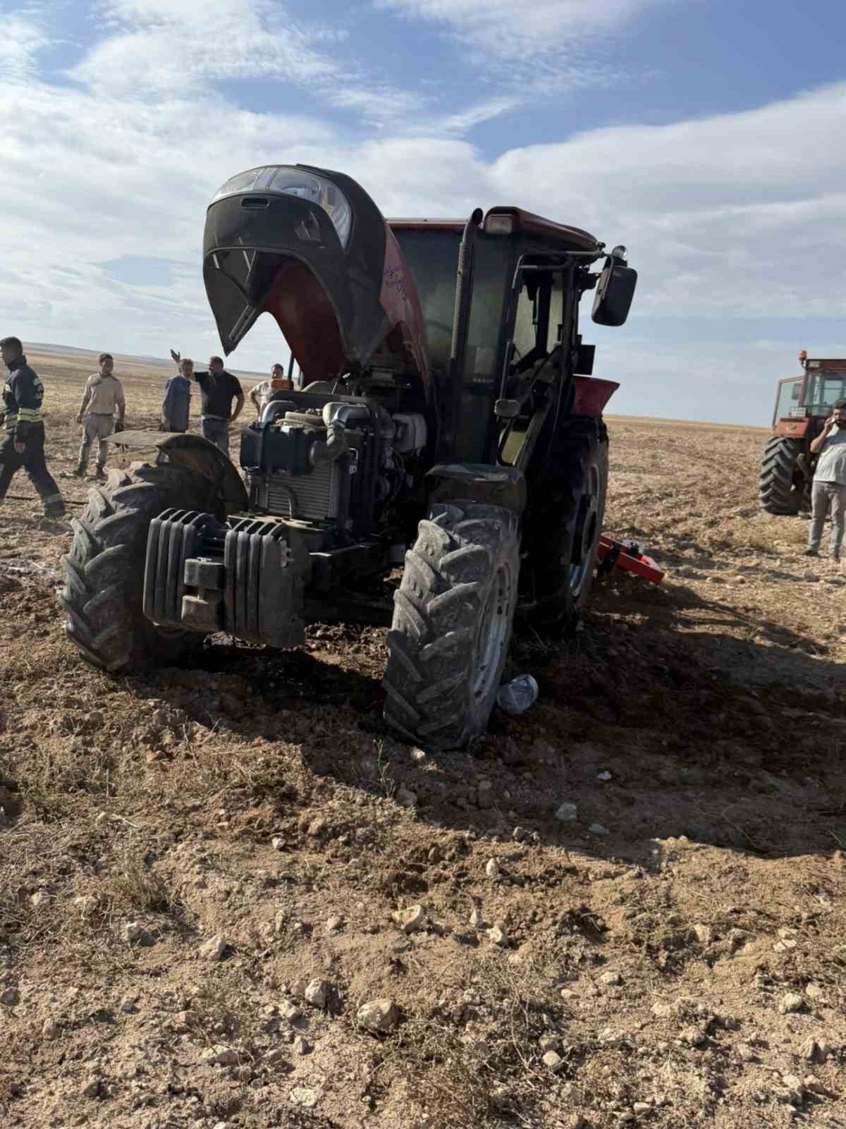 Konya Kulu'da traktörde çıkan yangın söndürüldü, araçta maddi hasar oluştu