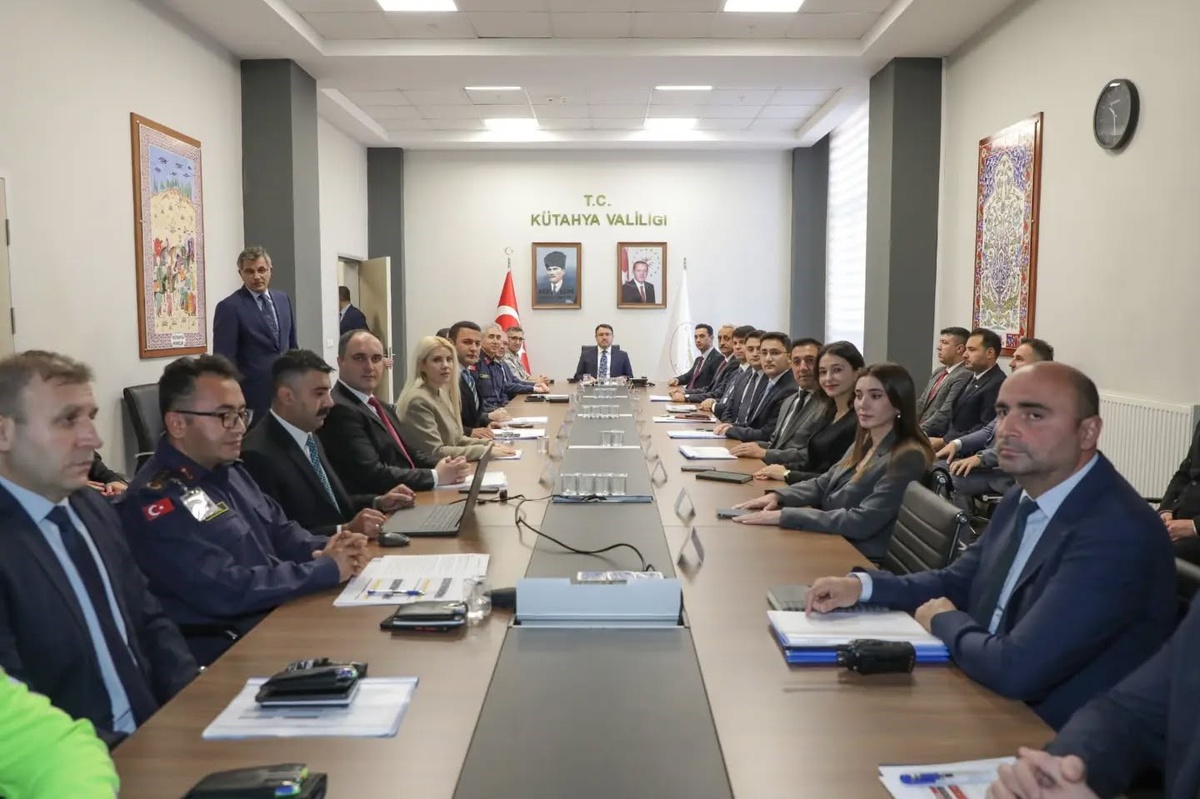 Kütahya Valiliğinde İyilik Var platformunun İyilik Kapısı uygulaması anlatıldı