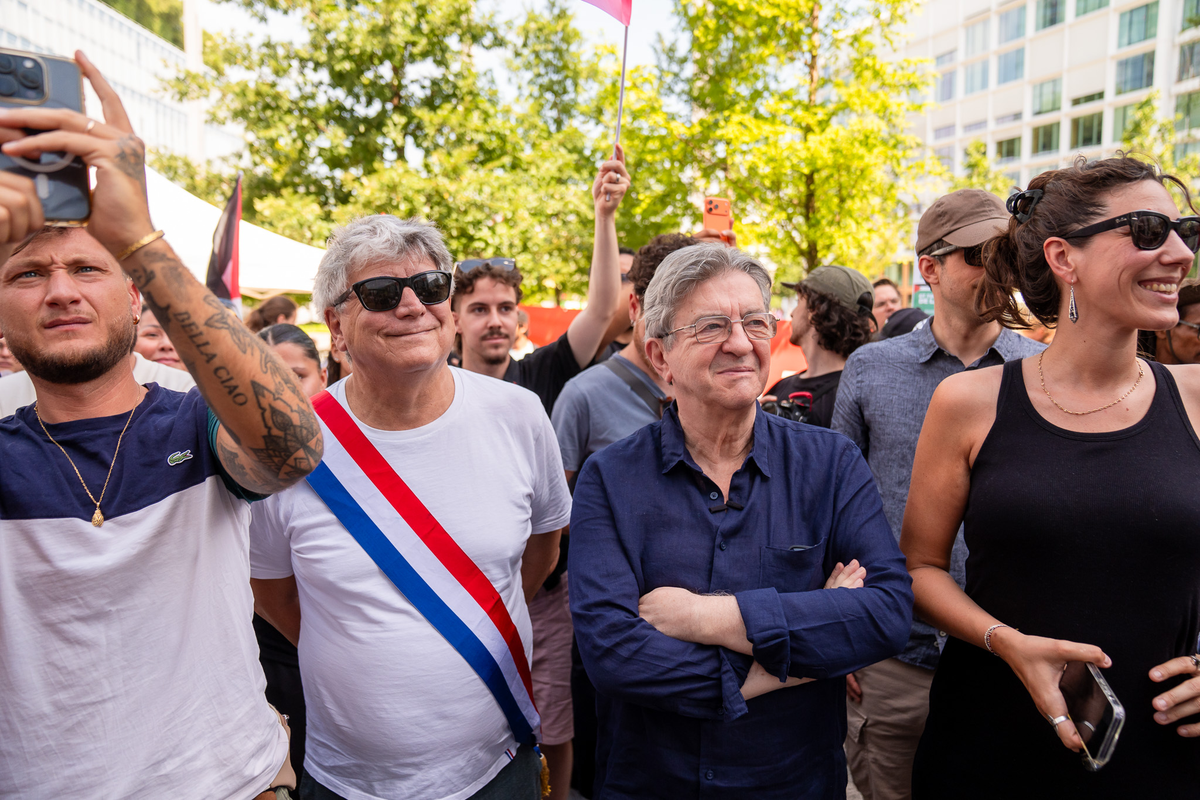 Melenchon, Fransa'da lise eylemlerine polis müdahalesine 'kontrolden çıktı' dedi