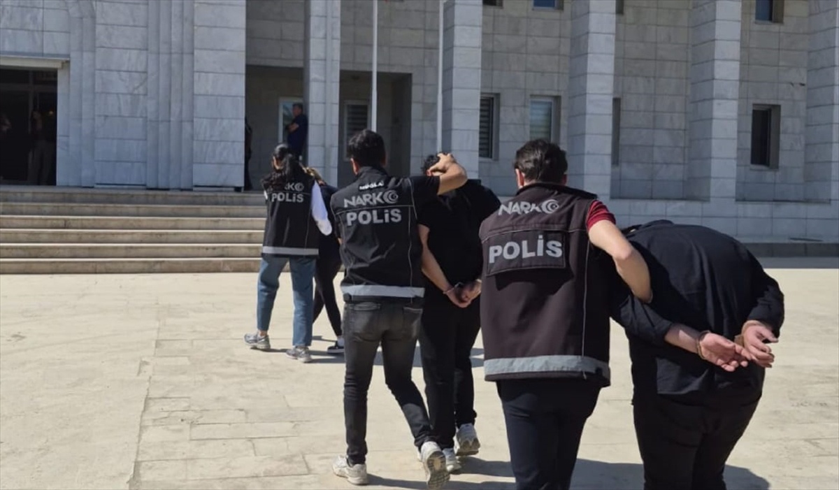 Muğla'da Bodrum ve Milas'ta narkotik operasyonunda 4 şüpheliden 3'ü tutuklandı